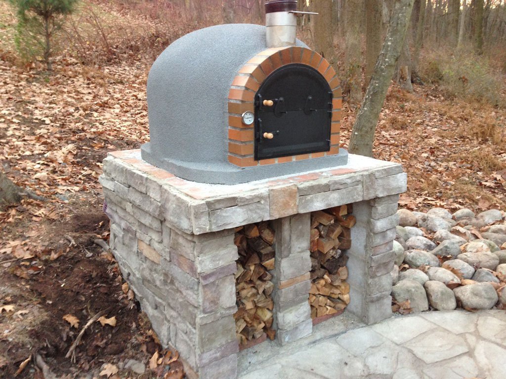 Clay_Outdoor_Oven_Pizza